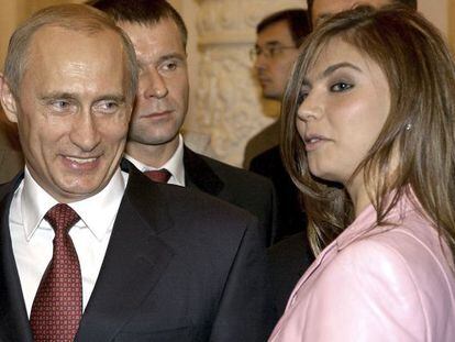 Vlad&iacute;mir Putin y Alina Kabayeva, en una imagen de archivo.