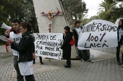 Protesta de estudiantes de Alicante en favor de una universidad laica.