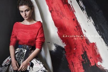 DONNA KARAN: PRIMAVERA-VERANO 2015. A lo largo de los años también trabajó en varias ocasiones para Donna Karan. En 2015 la modelo Andrea Diaconu fue la protagonista de las imágenes.