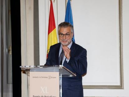 El periodista Carlos Alsina, el lunes en la ceremonia de entrega en Madrid del premio de periodismo Francisco Cerecedo.