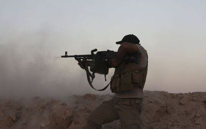 Un voluntario chií en combate contra extremistas del EI en Tikrit, Irak
