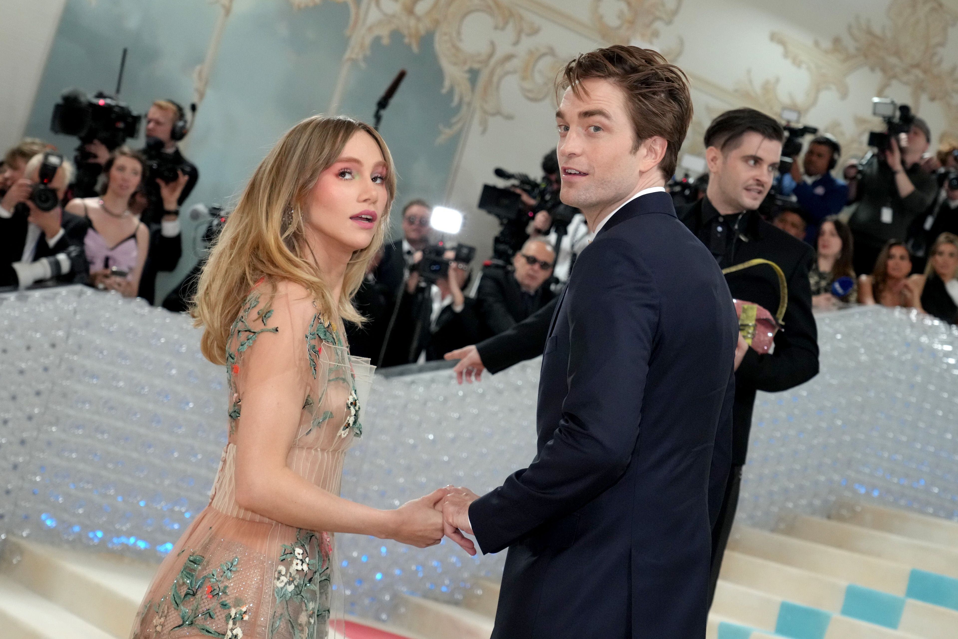 Robert Pattinson y Suki Waterhouse dan la bienvenida a su primer hijo