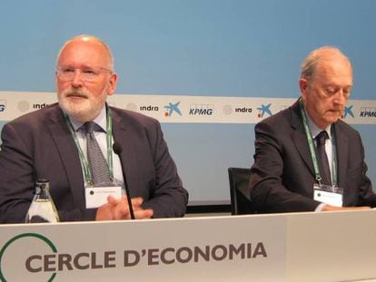 El vicepresidente de la Comisi&oacute;n Europea, Frans Timmermans, junto al presidente del C&iacute;rculo de Econom&iacute;a, Juan Jos&eacute; Brugera. 