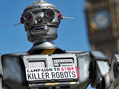 FOTO: Campaña contra el uso de robots en la guerra, en Londres en 2013.