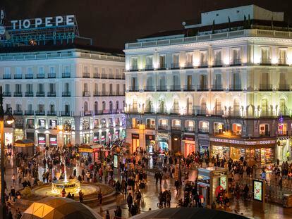 DVD 1032 (19-12-20)
Aglomeraciones en el centro de Madrid.
En la foto, la Puerta del Sol, con muy poca gente debido a los controles de la policia municipal. 
Foto: Olmo Calvo
