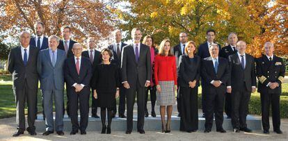 Los Reyes con el pleno de la Comisión Nacional, en la Zarzuela.