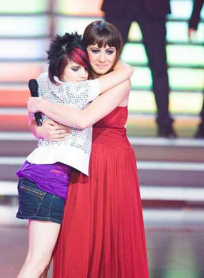 Angy (izquierda) y María, en la final de <i>Factor X.</i>