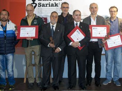 Los premiados con los Bihotzak Sariak este jueves en Bilbao. 