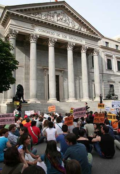 La policía ha cifrado en 1.200 los jóvenes que han acudido a la cita en Madrid, que ha transcurrido sin incidentes.