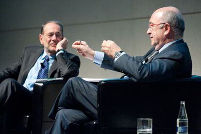 Javier Solana y Joaquín Almunia durante una conferencia en ESADE.