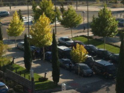 Furgones policiales frente a Telemadrid, en un imagen de los trabajadores.