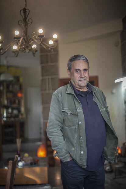 Esteban Cabal, retratado la semana pasada en su casa de Galapagar, Madrid.