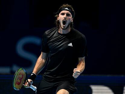 Tsitsipas, durante su partido contra Rublev en el O2 de Londres.