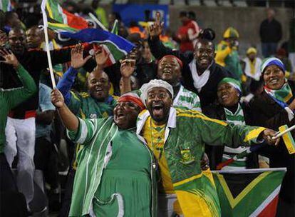 Seguidores de Suráfrica durante el partido.