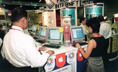 Exposición Internet World en Singapur (1999). 