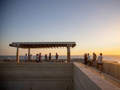 El Cuartel del Mar, un multiespacio con restaurante, galería de arte y azotea para disfrutar del ocaso, cóctel en mano.