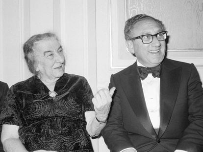 FILE - Former U.S. Secretary of State Henry Kissinger and former Israeli Prime Minister Golda Meir chat after an American Jewish Congress Dinner, Sunday night Nov. 4, 1977, in New York. Former Secretary of State Henry Kissinger, the diplomat with the thick glasses and gravelly voice who dominated foreign policy as the United States extricated itself from Vietnam and broke down barriers with China, died Wednesday, Nov. 29, 2023, his consulting firm said. He was 100. (AP Photo/Ira Schwarz, File)