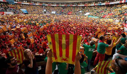 Banderas &#039;esteladas&#039; en una competici&oacute;n de castells en Tarragona.