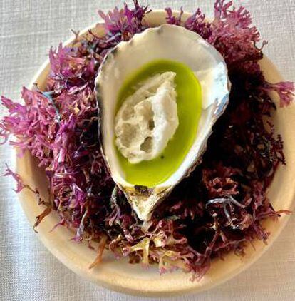 Granizado de jugo de ostra, uno de los platos de Bardal.