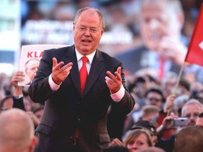 El candidato socialdemócrata, Peer Steinbrück, en el mitin de la Alexanderplatz de Berlín.