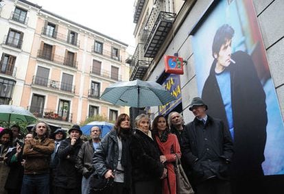 Acto de homenaje a Antonio Vega al inaugurar una plaza con su nombre en Malasaña.