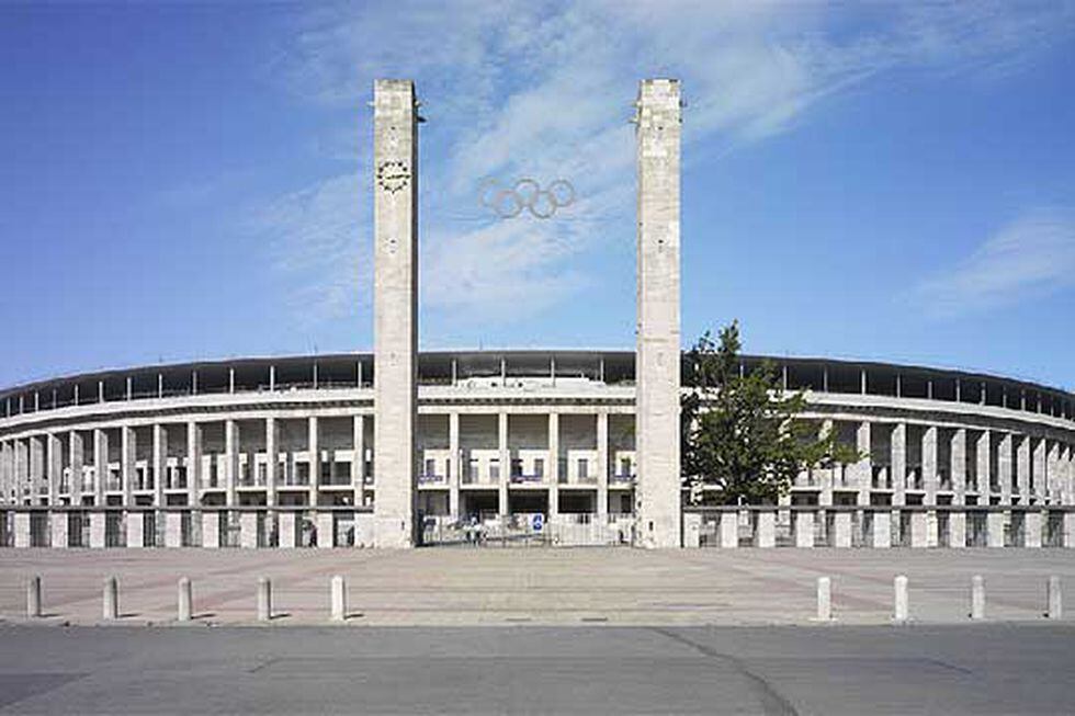 El Estadio Olímpico de Berlín, inaugurado en 1936 por Hitler y remodelado por Von Gerkan y Marg El Estadio Olímpico de Berlín, inaugurado en 1936 por Hitler y remodelado por Von Gerkan y Marg