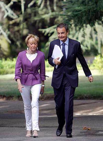 Zapatero, con Fernández de la Vega ayer en La Moncloa.