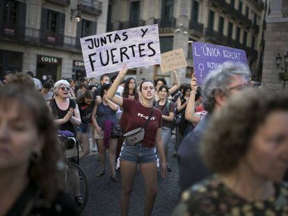 Manifestación en Barcelona en junio de 2018 tras la puesta en libertad de los integrantes de la Manada. 