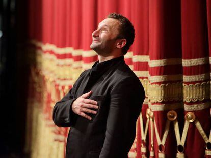 Kirill Petrenko saluda al final de una representación en la Ópera Estatal de Baviera en Múnich.