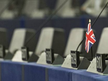 Vista de la bandera británica en uno de los escaños del Parlamento Europeo el 5 de julio
