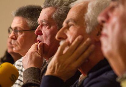 Familiares de los ‘miguelianos’, ayer en una conferencia de prensa en Moaña (Pontevedra).