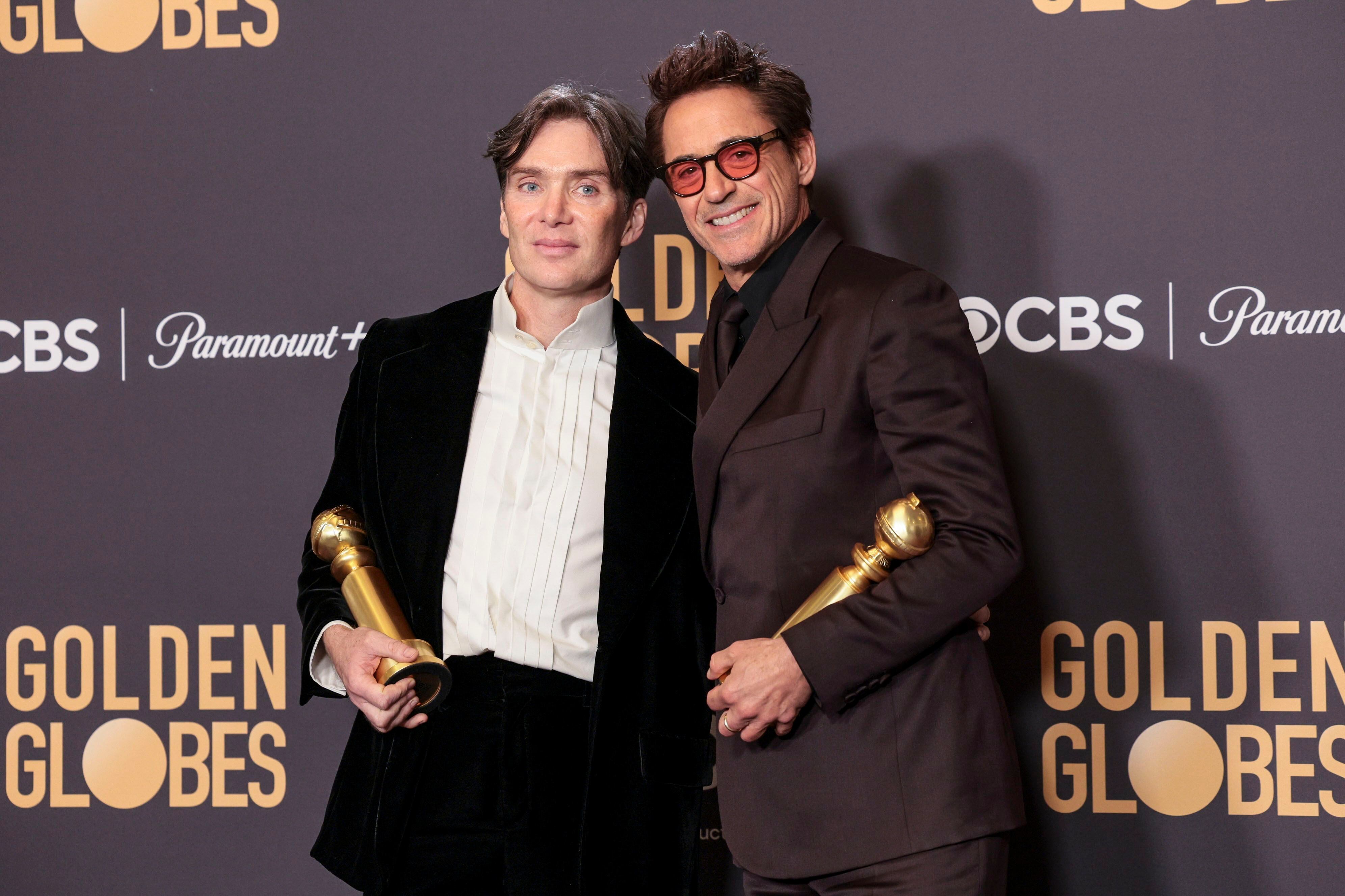 Cillian Murphy y Robert Downey Jr., ganadores como mejores actores (principal y de reparto) por sus papeles en 'Oppenheimer', el domingo en la gala de los Globos de Oro de 2024.