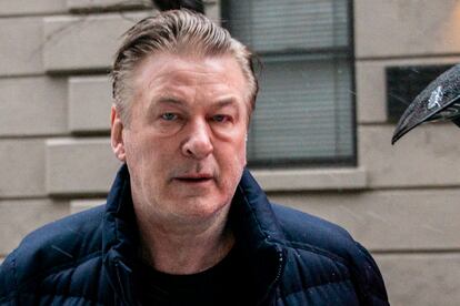 Alec Baldwin, fotografiado afuera de su casa este martes, en Nueva York.