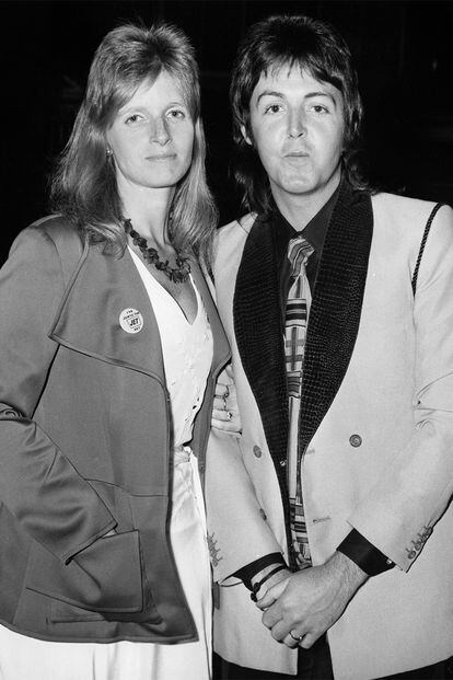 Paul y Linda McCartney

Qué complicado es el mullet y qué bien lo conjuntaban Paul y Linda McCartney a finales de los 70. Ese mítico peinado largo por detrás y corto por arriba ha pasado a la historia como símbolo de grandes estrellas (David Bowie, por ejemplo) y volvía a ser tendencia hace unos años. ¿Volverá a triunfar, para ellos y para ellas, en la era de las tendencias unisex?