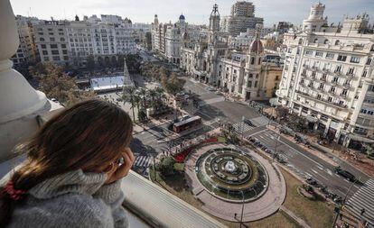 Una panorámica de la plaza del Ayuntamiento de Valencia el pasado diciembre tomada desde lo alto del Ateneo.