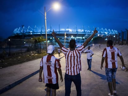 Hinchas del Junior en el estadio Metropolitano de Barranquilla.