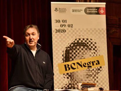 Carlos Zanón, durante la presentación de la BCNegra en el teatrillo del Conservatorio del Liceo. 