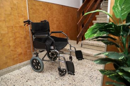 Inocenta Peláez's wheelchair, in the doorway of her house. 