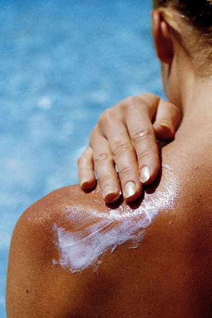 La Agencia del Medicamento estadounidense ha determinado que ninguna crema es completamente resistente al agua.