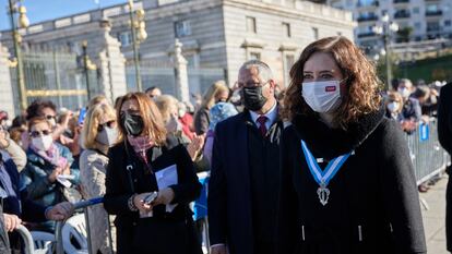 La presidenta de la Comunidad de Madrid, Isabel Díaz Ayuso, a su llegada este martes a la eucaristía con motivo del Día de la Virgen de la Almudena.