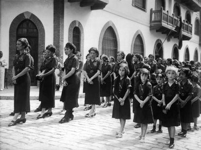Mujeres falangistas en Melilla, en 1937, durante la Guerra Civil.