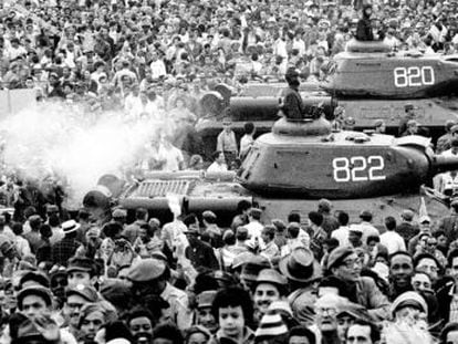 Final del desfile del 2 de enero de 1962 en la plaza de la Revoluci&oacute;n.