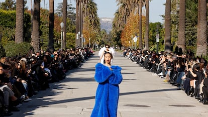 Cardi B, en el desfile de la colección de otoño de 2024 de la firma Balenciaga, celebrado en Windsor Boulevard, en Los Ángeles, el 2 de diciembre de 2023.