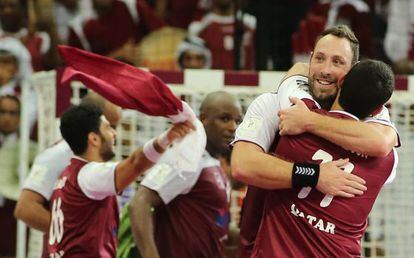 Jugadores de la selcci&oacute;n de Qatar celebran su pase a la final del Mundial.