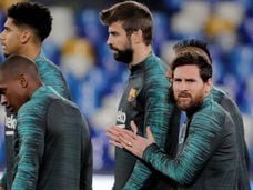 Messi y Piqué, en el estadio San Paolo.