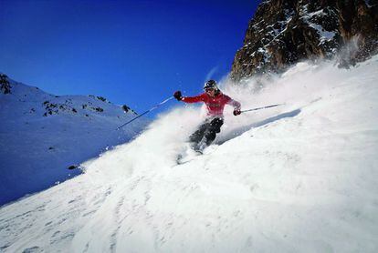 Esquiador en una de las laderas de Vallnord (Andorra).