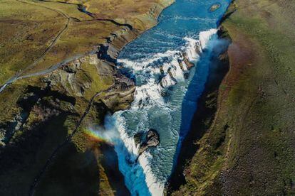 Gullfoss, la catarata más famosa de Islandia con su doble cascada.