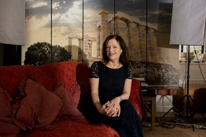 Edith Hall retratada en su casa cerca de Cambridge el pasado 25 de julio.