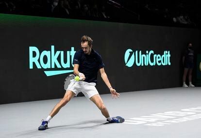Medvedev returns the ball during the match against Cilic.
