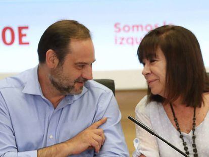 La presidenta del PSOE, Cristina Narbona, y el secretario de Organizaci&oacute;n, Jos&eacute; Luis &Aacute;balos.